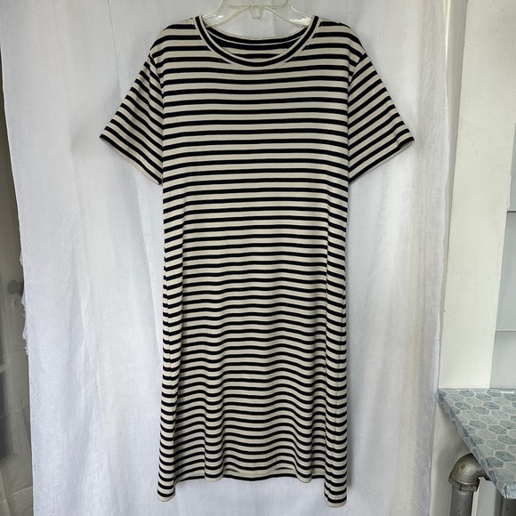 3/$20 💥 Lou & Grey T-Shirt Dress Short Sleeve Cream & Navy Stripe Print Cotton - Picture 1 of 15